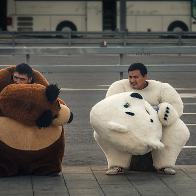 Russia-Moscow-street-Teddybear-men_WV