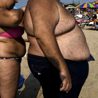 06-italian-summer-sea-beach-sun-italy-sicily puglia-holidays--tanning-swimwear-woman-man-belly-furs-love