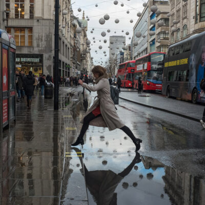 10-streetphotography-london-everydaylife-documentary-city-man-black-eye-oxfordstreet