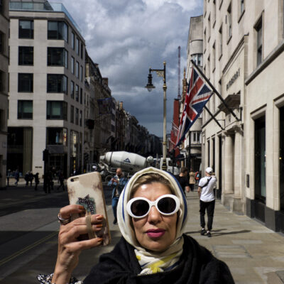 9_streetphotography-london-everydaylife-documentary-city-soho-redtelephonebox-red-manwalking-police-min.jpg