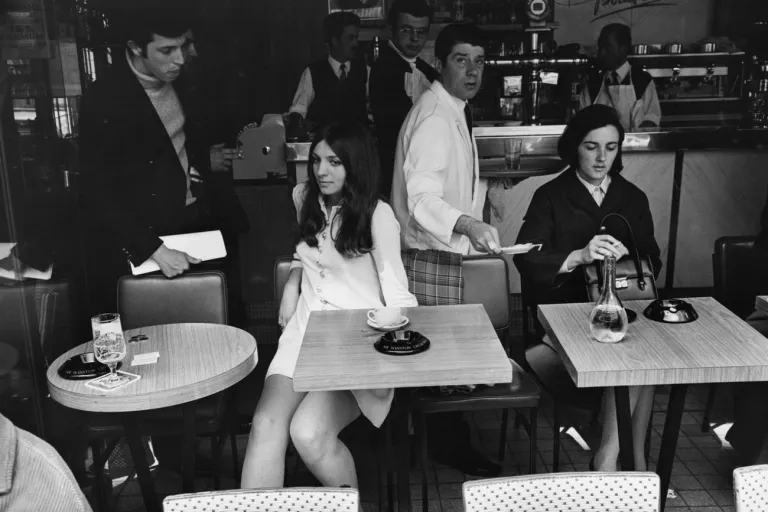 Garry-Winogrand-Street-Photography-women-are-beautiful